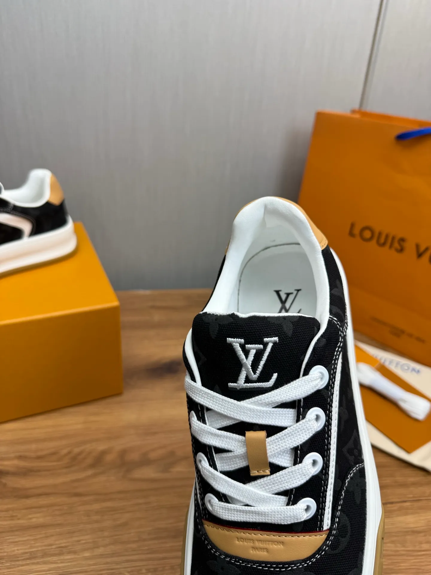 Men's shoes 620💰 Lv. Top purchasing agent🇮🇹 Louis Vuitton, sports sneakers counter synchronization, uppers imported from Italy, high-quality splicing and complex handicrafts, imported mesh pads are soft and comfortable, soles: original factory special soles, TPU exclusive movable molded soles super comfortable, original factory single goods, 🔍🔍high quality, you can enter and exit the counter at will, welcome to compare, code number 38-44 (customized 38.45)